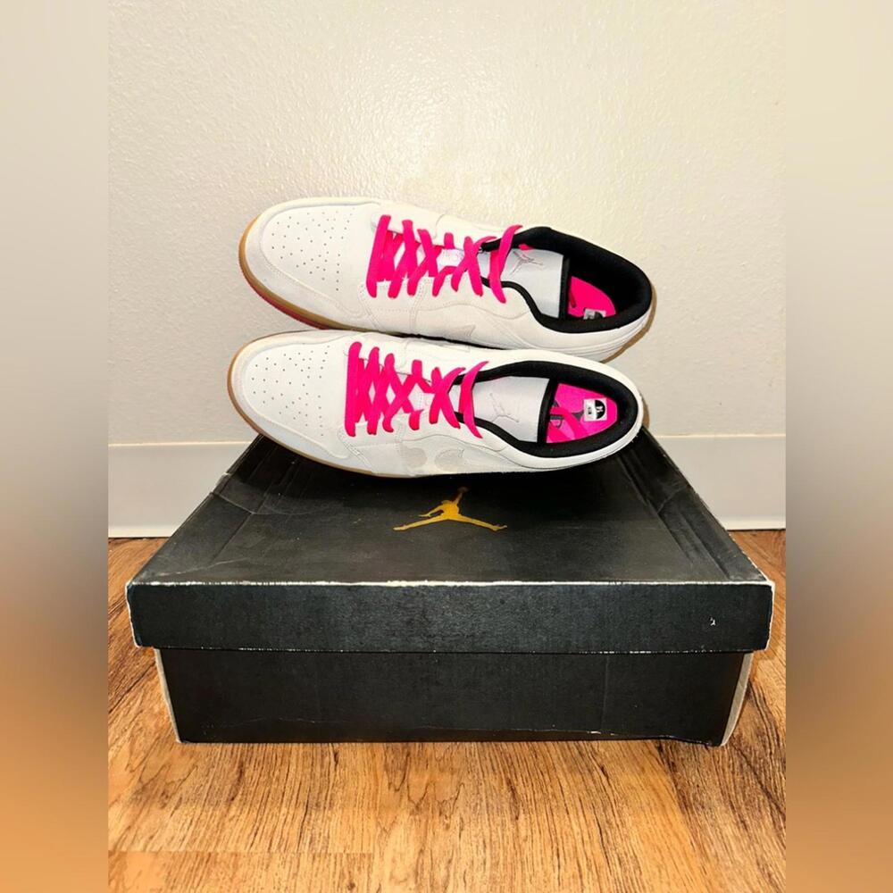 Jordan 1 Low Sneaker Politics - Picture 4 of 8